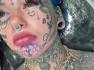 Tattooed Aussie Stunner Gets Some Fresh Ink
